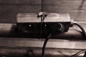 Attacher des cables electrique
